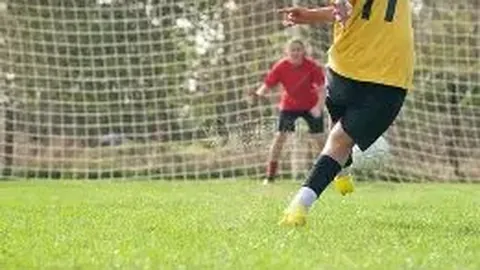 【九尾大师独家揭秘】双色球138期必中杀号三选：05、20、28，中奖几率翻倍！